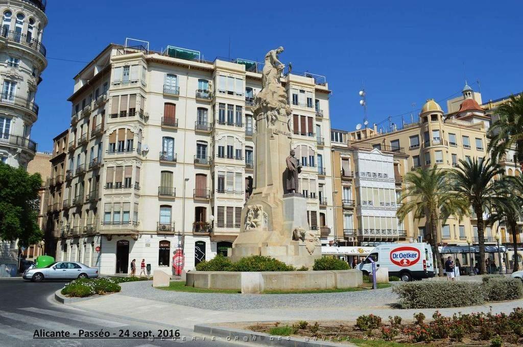 Alicante- Passeo et port 014.JPG